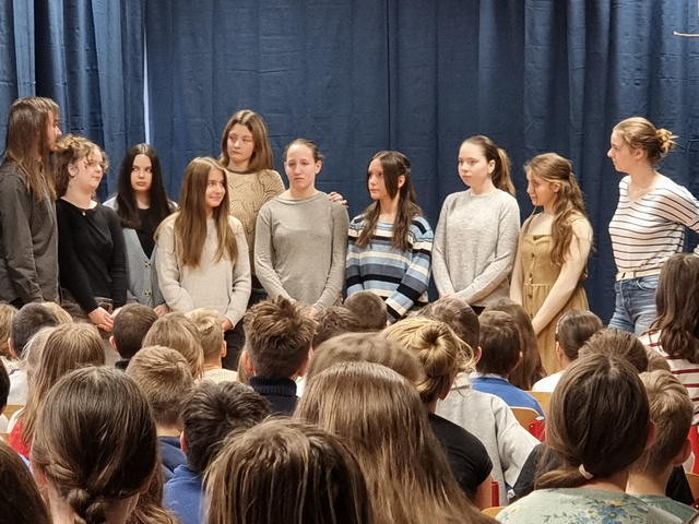 Karacsonyiszindarab1 202500001